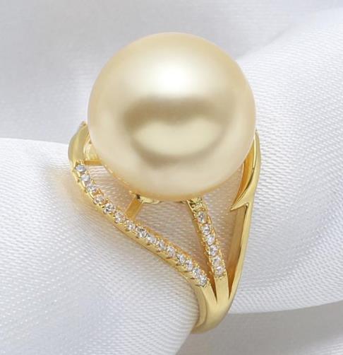 秀气与优雅的4款珍珠戒指:气质十足戒指推荐(图) 秀气与优雅的4款珍珠戒指:气质十足戒指推荐(图)