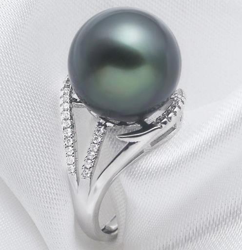 秀气与优雅的4款珍珠戒指:气质十足戒指推荐(图) 秀气与优雅的4款珍珠戒指:气质十足戒指推荐(图)