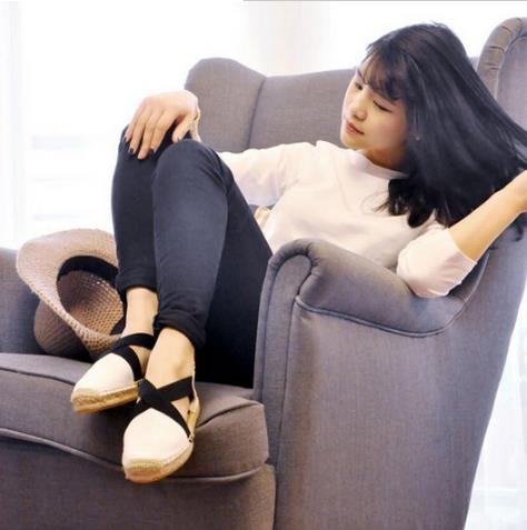 真皮系带平底小白鞋怎么搭配裤装：简单百搭休闲风