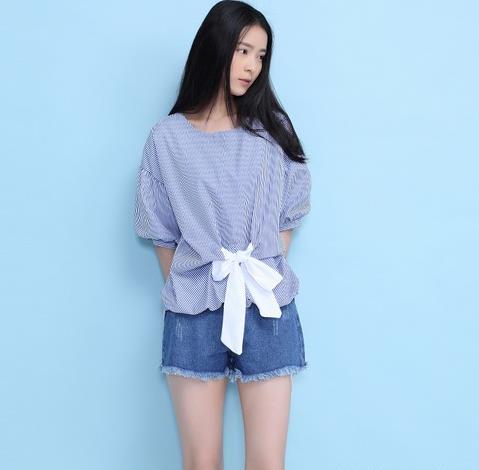 2017流行什么衬衫：大V领条纹针织衫才是最流行