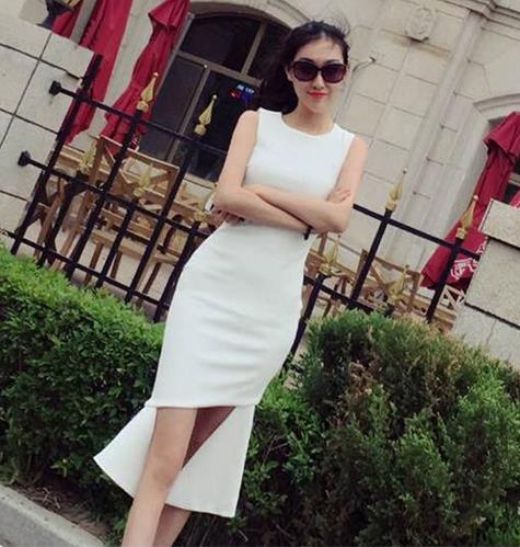 什么鞋子搭配碎花吊带连衣裙才好看：5款连衣裙推荐