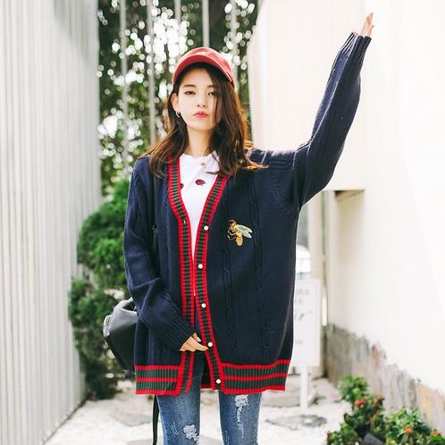 蝙蝠袖条纹拼接T恤怎么搭配外套：凸显青春活泼(图)