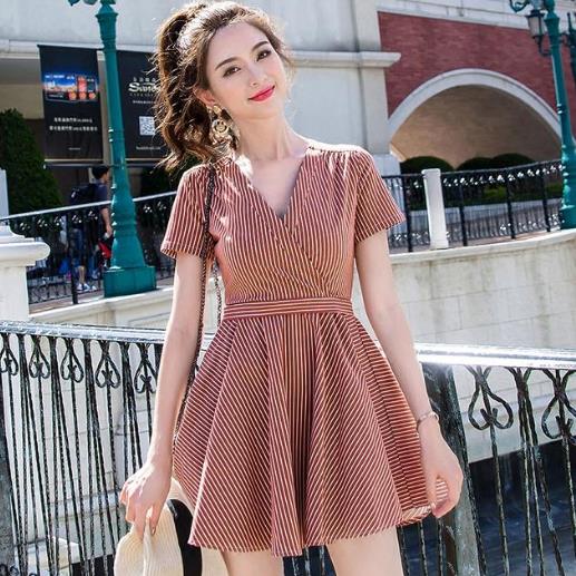 小个子高腰连衣裙搭配：穿出大长腿的既视感