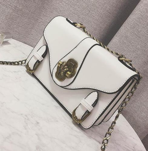 复古锁扣链条小方包搭配:干练气质小方包分享(图) 复古锁扣链条小方包搭配:干练气质小方包分享(图)