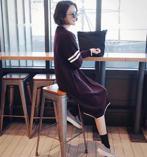 条纹针织连衣裙怎么搭配才好看：性感迷人连衣裙分享