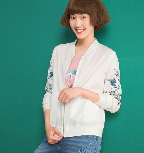 什么裤子搭配系带收腰外套才好看:轻松打造大长腿 什么裤子搭配系带收腰外套才好看:轻松打造大长腿