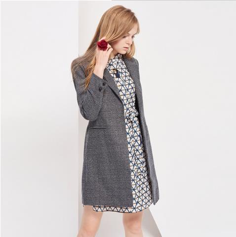 卫衣搭配中长格子风衣:5款风衣唯美复古英伦风(图) 卫衣搭配中长格子风衣:5款风衣唯美复古英伦风(图)