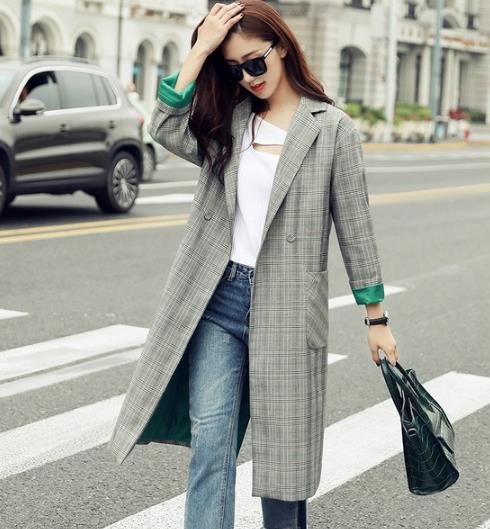 卫衣搭配中长格子风衣：5款风衣唯美复古英伦风（图）