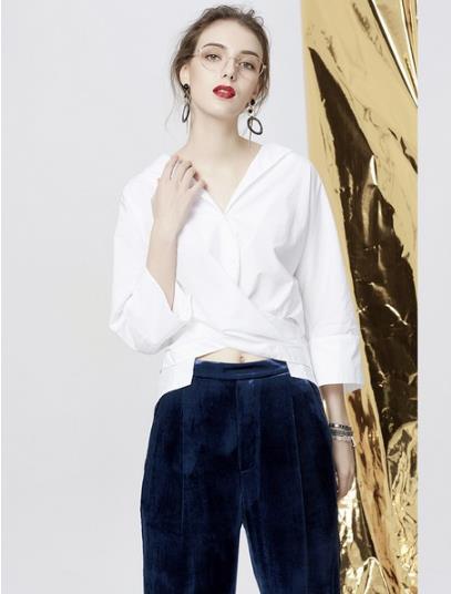 2017流行刺绣翻领宽松衬衫：女装新款衬衫分享（图）