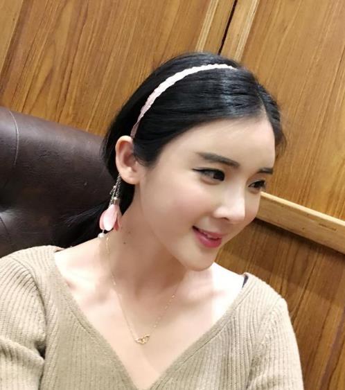 韩版大珍珠假耳环吊坠搭配：个性时尚耳环分享（图）