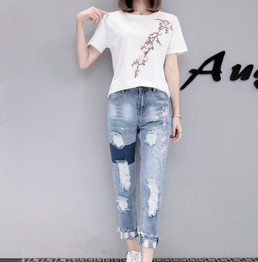 胖MM穿这几款短袖搭配九分裤:修身显瘦(图) 胖MM穿这几款短袖搭配九分裤:修身显瘦(图)