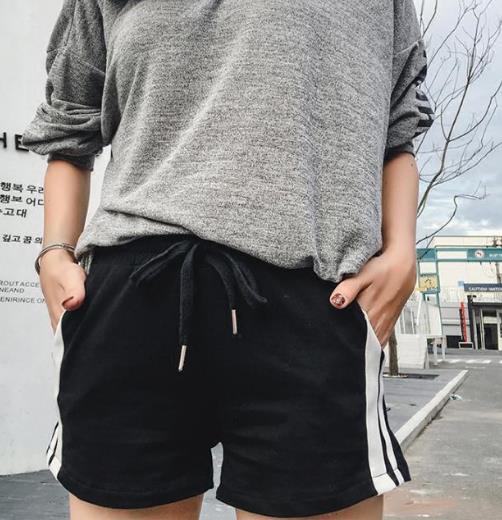 今夏流行显瘦大码高腰五分短裤:干净时尚又有范 今夏流行显瘦大码高腰五分短裤:干净时尚又有范