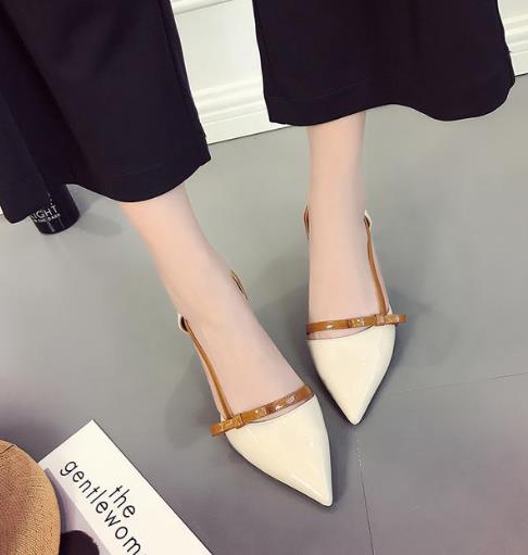 谁说高跟鞋越高越好看：这几款猫跟鞋美出一片天