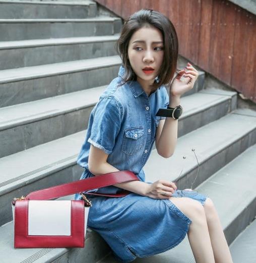 今夏最时髦的几款牛仔衬衫连衣裙:好穿又时髦(图) 今夏最时髦的几款牛仔衬衫连衣裙:好穿又时髦(图)