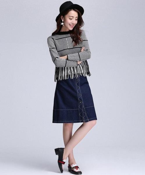 V领分割复古宽松毛衣搭配短裤：呈现复古美感（图）