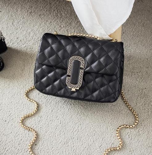 今年最流行的5款百搭斜挎包：大方简约斜挎包分享