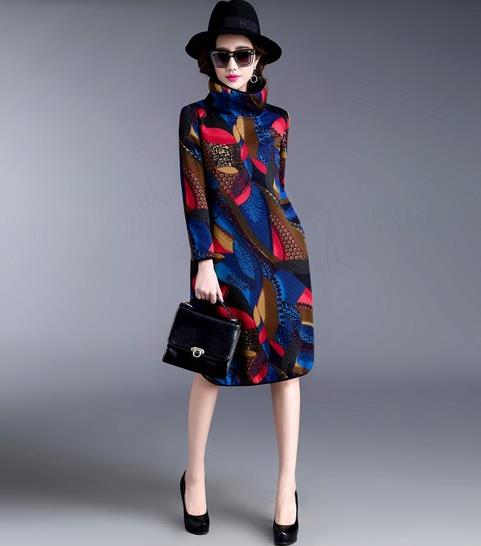 手拿包搭配提花包臀修身长裙：彰显低调轻奢名媛范