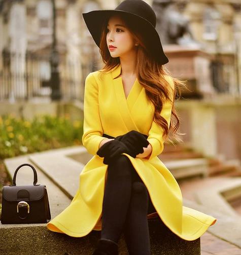 什么上衣搭配百褶V领背心裙才时髦：沉稳干练（图）
