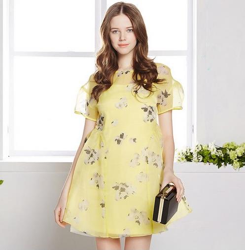 娃娃领欧根纱连衣裙搭配：5款连衣裙凸显甜美风（图）