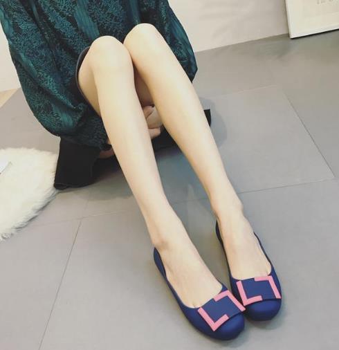 蛋卷平底方扣水钻瓢鞋：性感可爱水钻瓢鞋推荐（图）