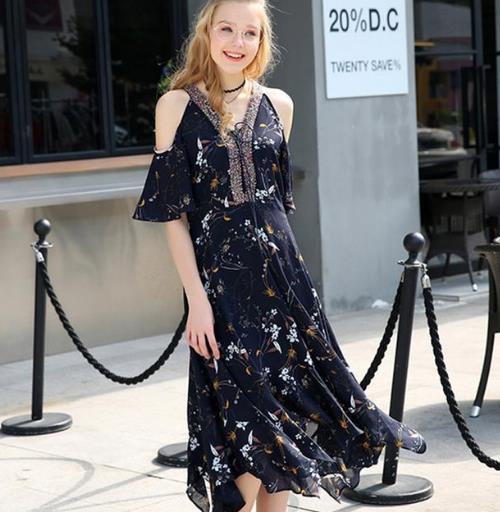 5款夏季新款短袖露肩边连衣裙搭配:展现迷人气息 5款夏季新款短袖露肩边连衣裙搭配:展现迷人气息