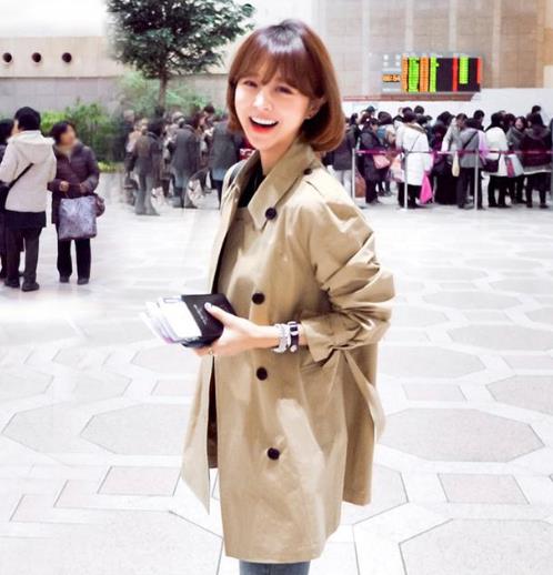 西装领双排扣长款风衣：遮肚显瘦彰显英伦风情（图）