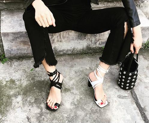 交叉绑带尖头单鞋的多种搭配：时髦单鞋推荐（图）