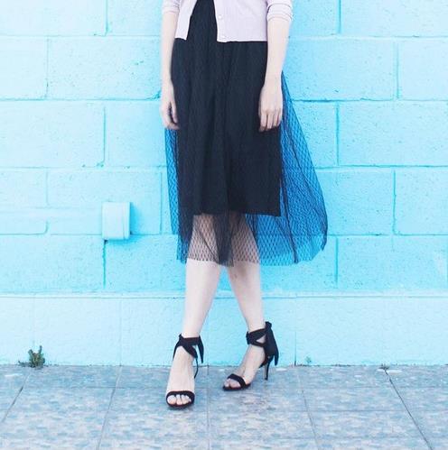 交叉绑带尖头单鞋的多种搭配：时髦单鞋推荐（图）