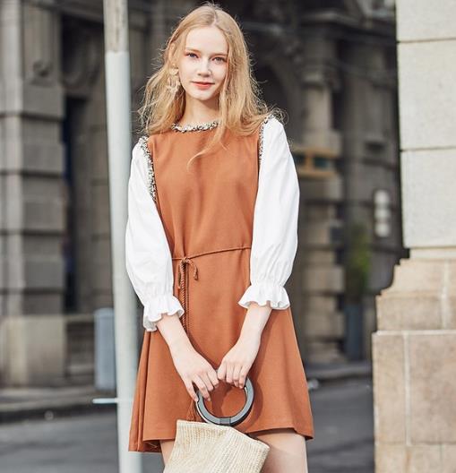 印花棉麻七分袖连衣裙搭配：展现优雅女神范（图）