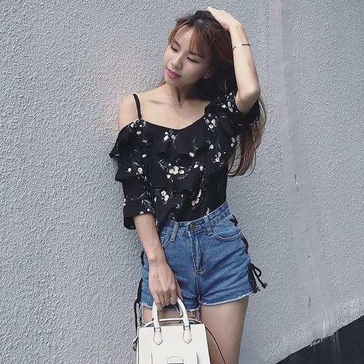 荷叶边雪纺衫搭配:跟夏天随风起舞的雪纺衫(图) 荷叶边雪纺衫搭配:跟夏天随风起舞的雪纺衫(图)