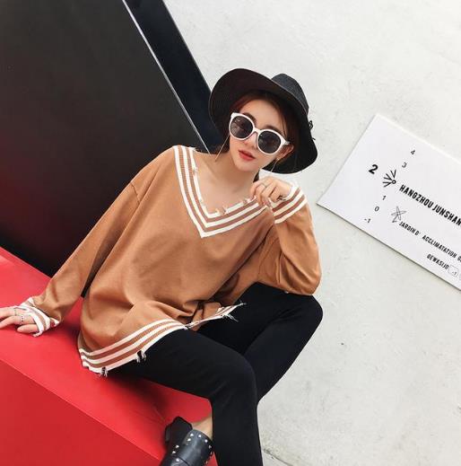几款时尚亮眼的条纹针织衫:让你气质又有型(图) 几款时尚亮眼的条纹针织衫:让你气质又有型(图)