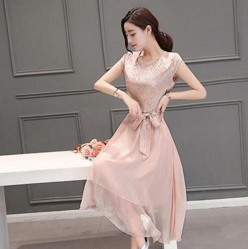 30岁的女人最正确的穿法:高端黑色连衣裙搭配(图) 30岁的女人最正确的穿法:高端黑色连衣裙搭配(图)