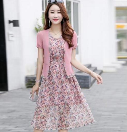 30岁的女人最正确的穿法：高端黑色连衣裙搭配（图）