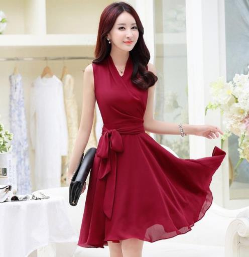 30岁的女人最正确的穿法：高端黑色连衣裙搭配（图）