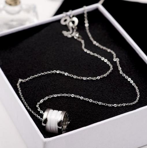 纯银简约甜美锁骨项链:5款项链打造优雅女人味(图) 纯银简约甜美锁骨项链:5款项链打造优雅女人味(图)