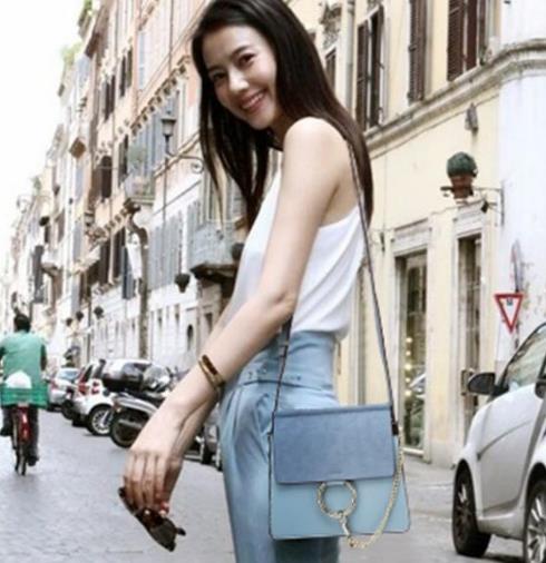 明星同款高腰碎花裙:简单清新碎花裙分享(图) 明星同款高腰碎花裙:简单清新碎花裙分享(图)