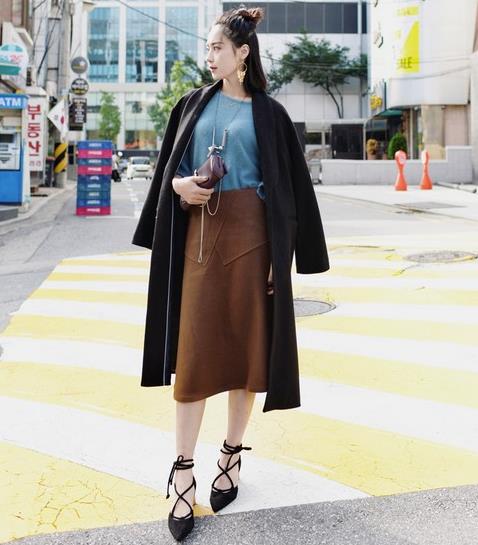 6款时尚百搭焦糖色单排扣翻领毛呢外套搭配(图) 6款时尚百搭焦糖色单排扣翻领毛呢外套搭配(图)