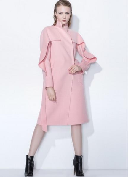 中长款双面羊绒大衣怎么搭配鞋子:彰显个性(图) 中长款双面羊绒大衣怎么搭配鞋子:彰显个性(图)