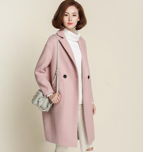 长款毛衣搭配中长款翻领呢外套：暗藏显瘦小心机