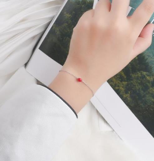 现在最流行清新个性水晶手链:简约而不简单(图) 现在最流行清新个性水晶手链:简约而不简单(图)