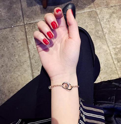 现在最流行清新个性水晶手链:简约而不简单(图) 现在最流行清新个性水晶手链:简约而不简单(图)