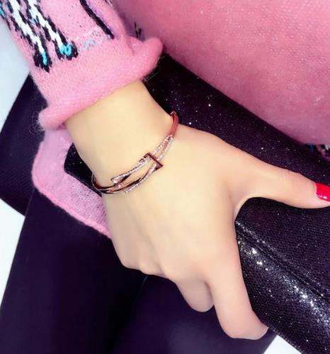 现在最流行清新个性水晶手链：简约而不简单（图）