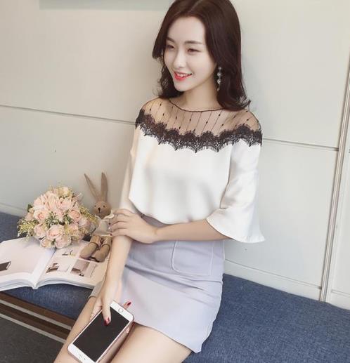 高腰裤搭配一字领露肩喇叭袖雪纺衫：优雅迷人（图）