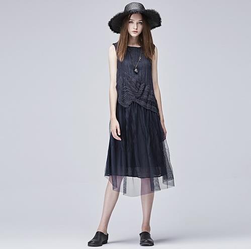 不对称拼接连衣裙怎么搭配：知性优雅女人味（图）