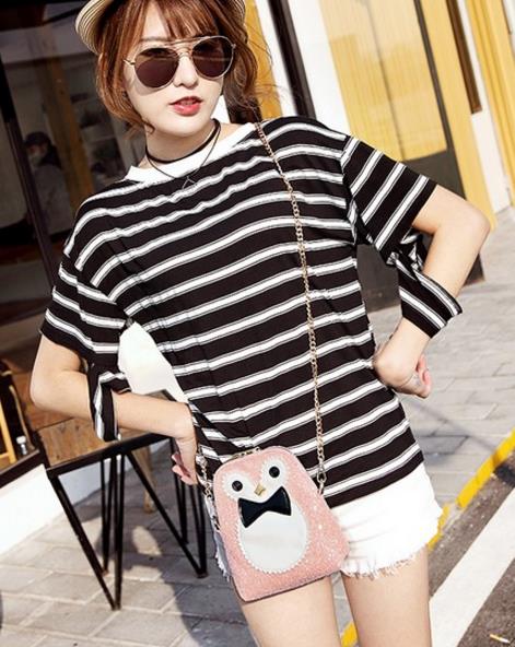 夏日出门必备品:亮片拉链小包的多种搭配(图) 夏日出门必备品:亮片拉链小包的多种搭配(图)