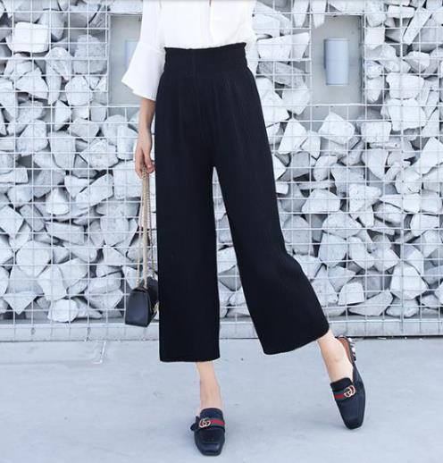 弹力高腰九分裤怎么搭配上衣：轻松展现性感小蛮腰