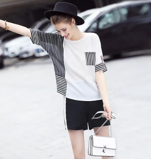 不规则拼接宽松T恤怎么搭配下装:5款帅气十足分享 不规则拼接宽松T恤怎么搭配下装:5款帅气十足分享