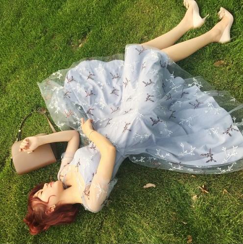 早秋韩版印花连衣裙:新款印花连衣裙彰显独特魅力(图) 早秋韩版印花连衣裙:新款印花连衣裙彰显独特魅力(图)