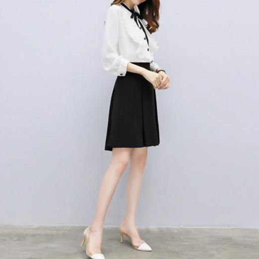 早秋长袖蕾丝连衣裙：打造窈窕曼妙身姿