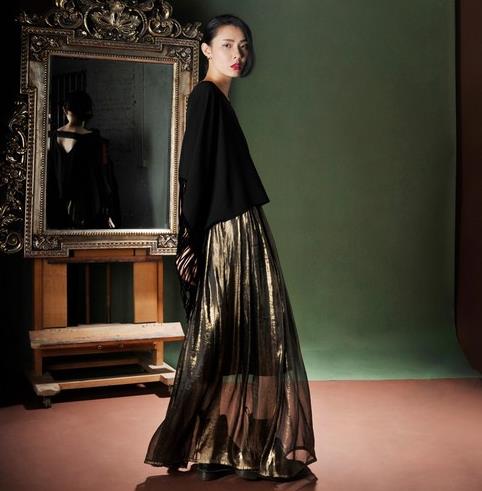 竖条纹开叉半身裙怎么搭配上衣:打造文艺范儿(图) 竖条纹开叉半身裙怎么搭配上衣:打造文艺范儿(图)